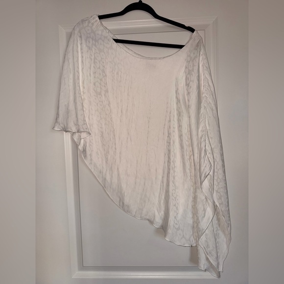 Show Me Your Mumu Women’s Jacquard White Asymmetrical Blouse